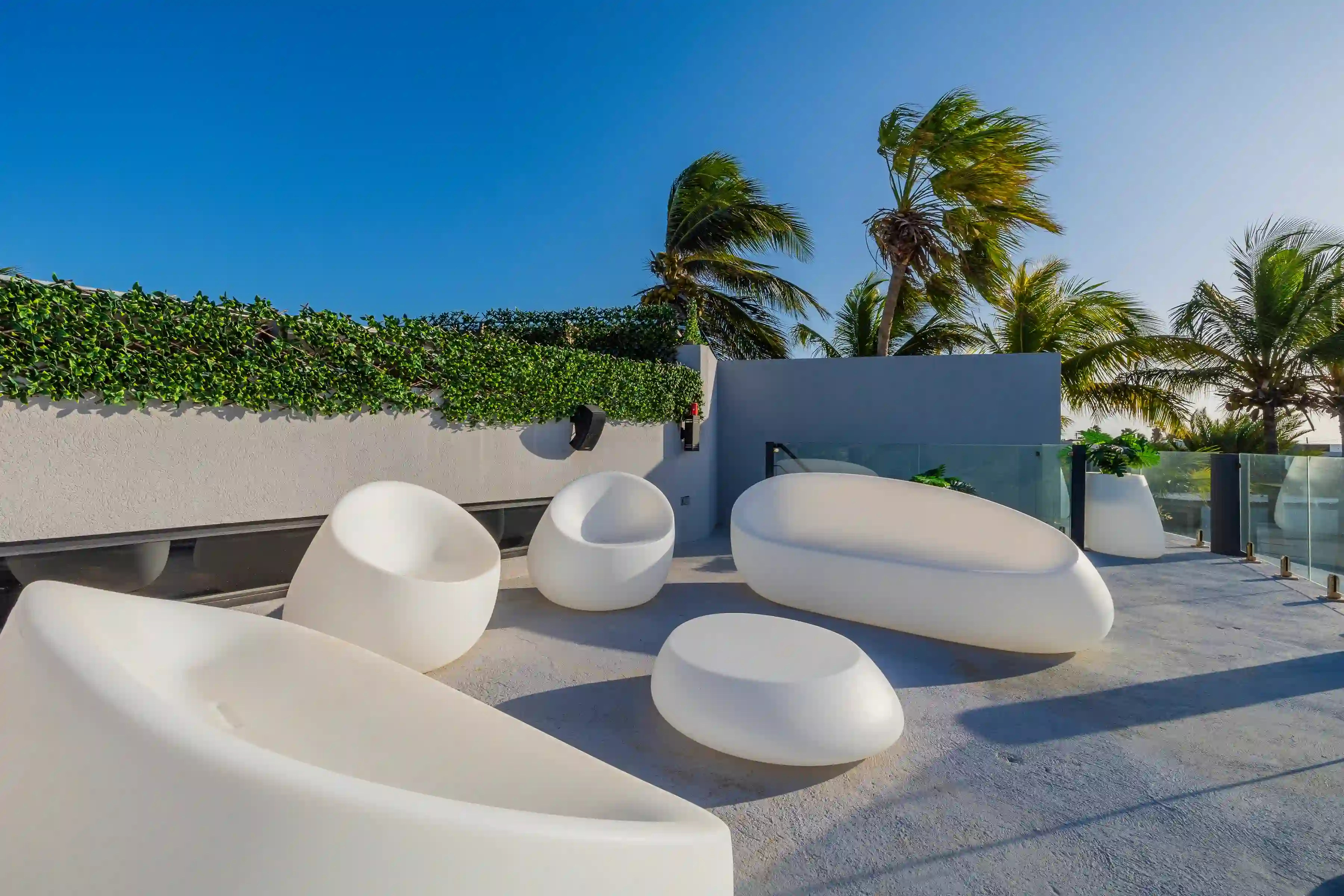 This spot is ideal for viewing the night sky or simply relaxing in the morning.
